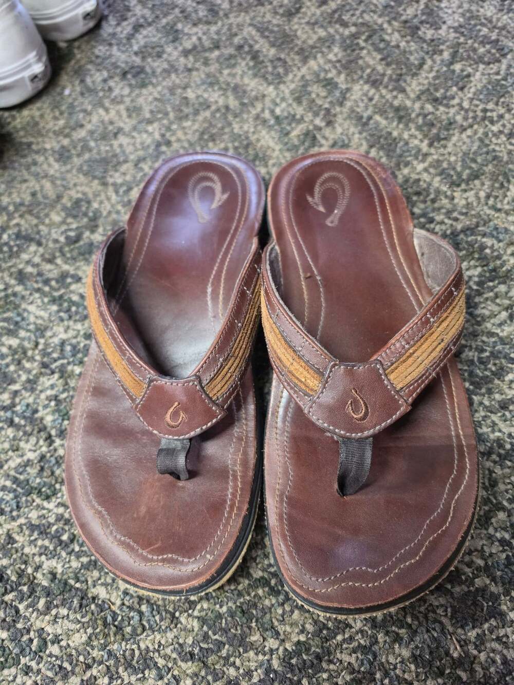 OluKai Kukui Size 10 Brown Leather Flip Flop Sandals